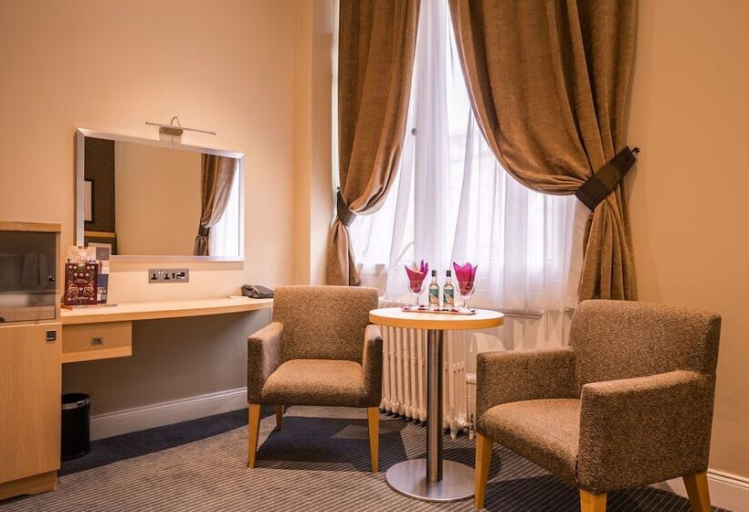 اتاق استاندارد سه نفره, Royal Station Hotel  Part Of The Cairn Collection
