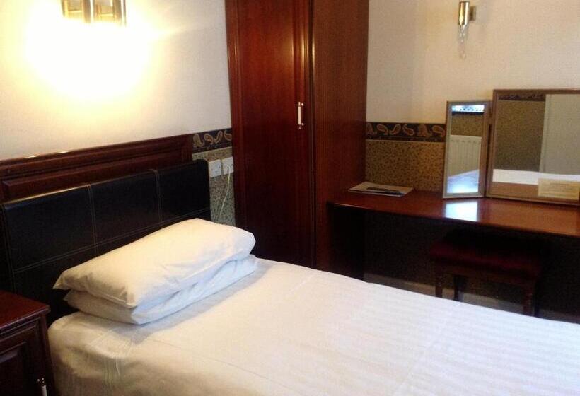 Standard Single Room, The Star