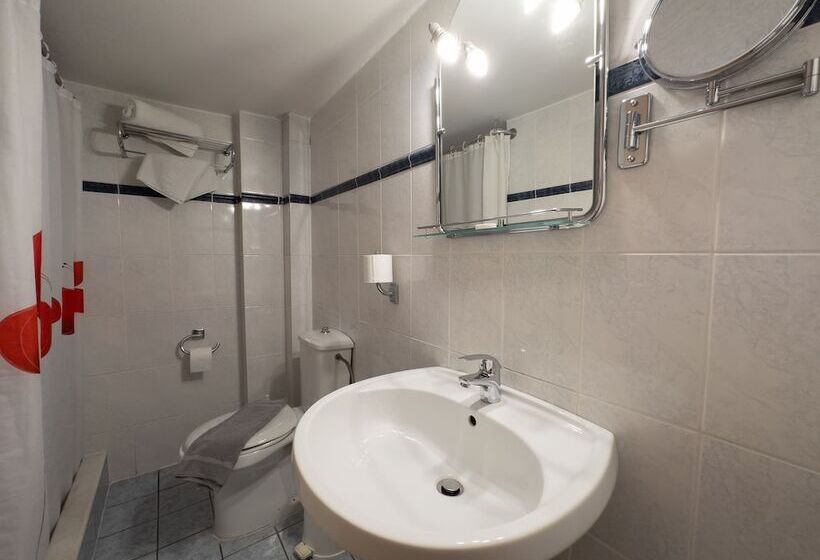 اتاق استاندارد یک نفره, Anemoni Piraeus