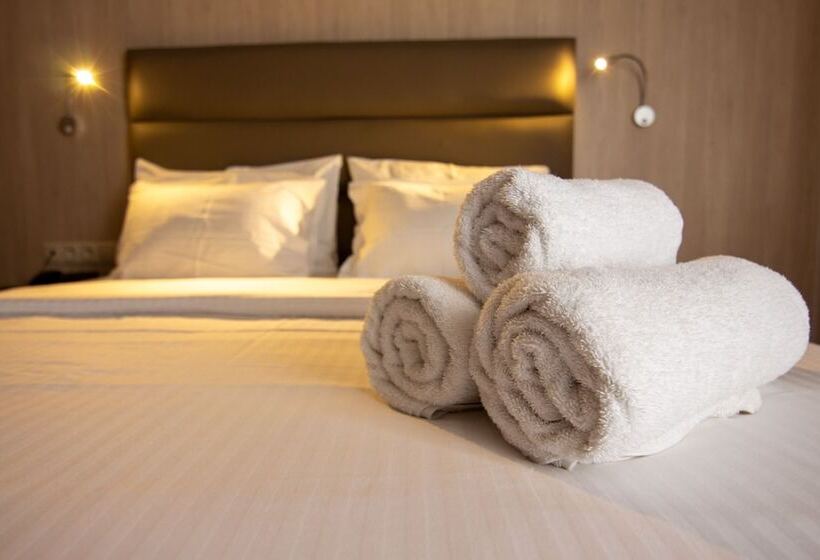 اتاق استاندارد یک نفره, Anemoni Piraeus