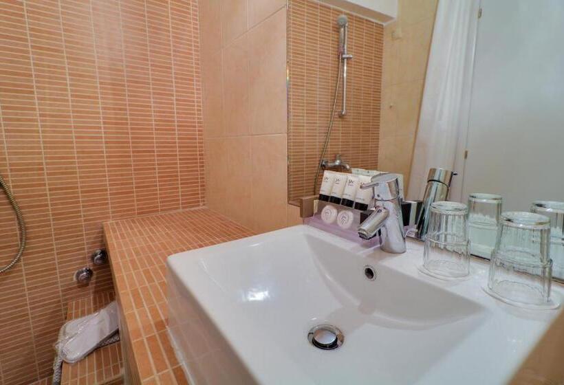 اتاق خانوادگی, Palace Hotel Glyfada