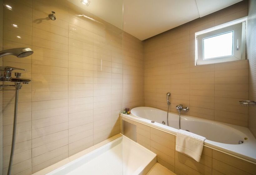 سوییت جونیور, Capsis Hotel Thessaloniki