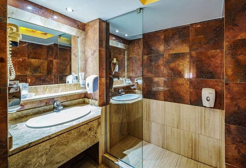 سوییت جونیور, Capsis Hotel Thessaloniki