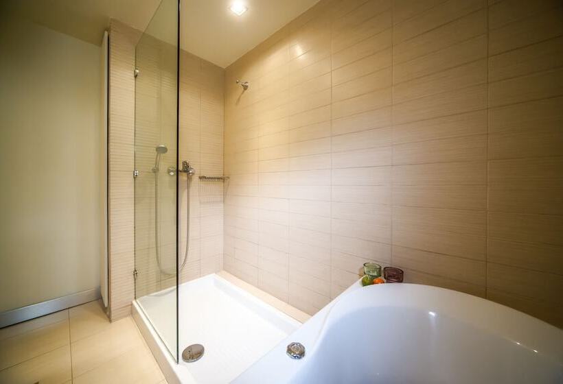 سوییت جونیور, Capsis Hotel Thessaloniki