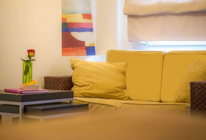 سوییت جونیور, Capsis Hotel Thessaloniki