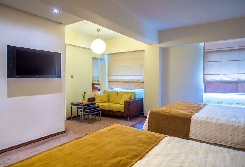 سوییت جونیور, Capsis Hotel Thessaloniki