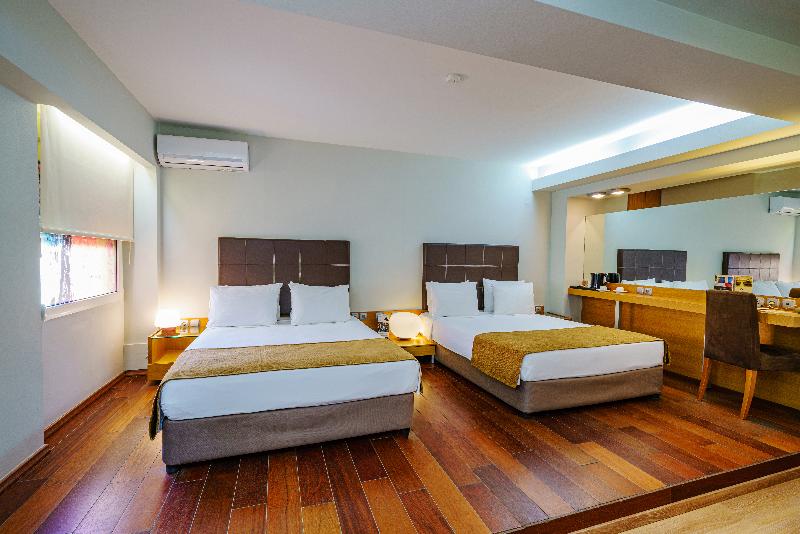 سوییت جونیور, Capsis Hotel Thessaloniki
