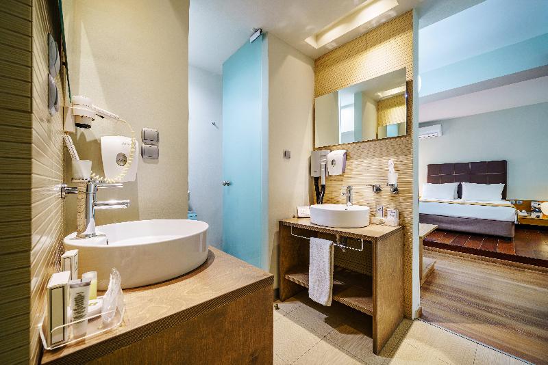سوییت جونیور, Capsis Hotel Thessaloniki