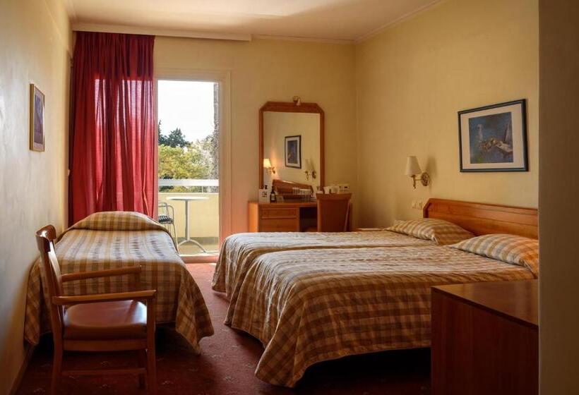 Economy Triple Room, Congo Palace