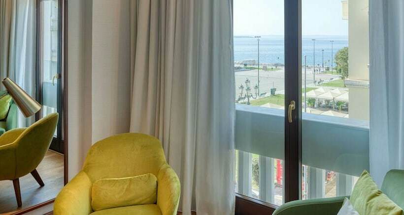 اتاق سوپریور با چشم‌انداز, Electra Palace Thessaloniki