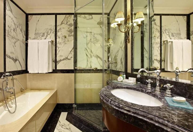 带城市景观和大床的豪华房间, Grande Bretagne, A Luxury Collection Hotel, Athens