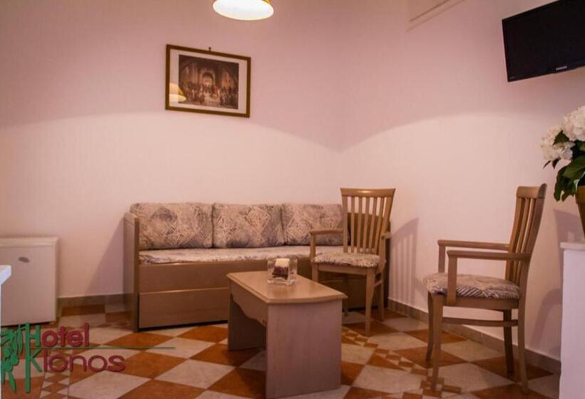 اتاق خانوادگی, Klonos   Kyriakos Klonos