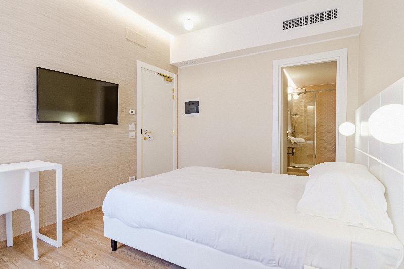 Standard Single Room, Lilia