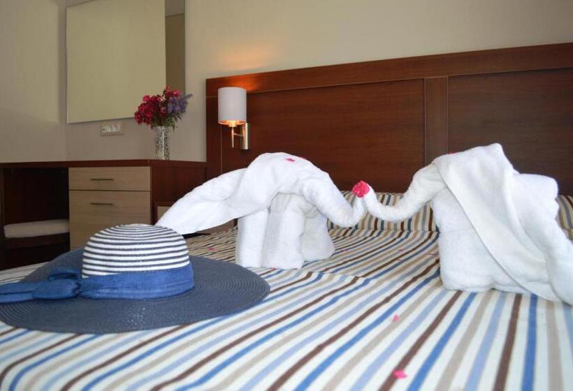 اتاق لوکس سه تخته, Matala Bay Hotel & Apartments