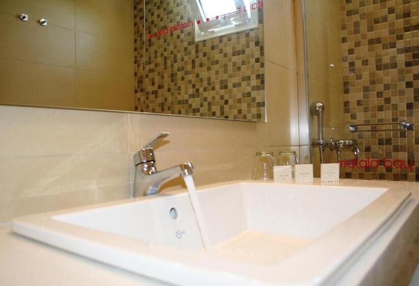 اتاق لوکس سه تخته, Matala Bay Hotel & Apartments