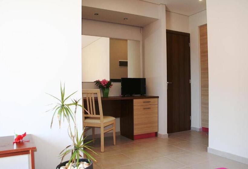 اتاق لوکس سه تخته, Matala Bay Hotel & Apartments