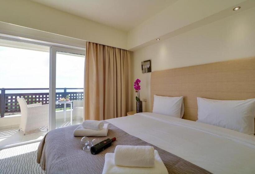 اتاق اساندارد با چشم‌انداز جانبی به دریا, Olympian Bay Grand Resort