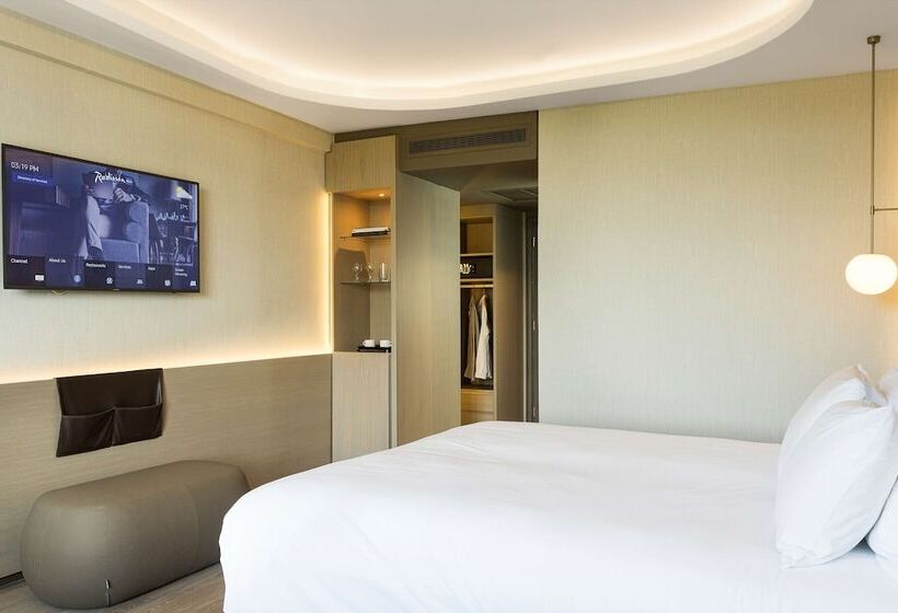 Quarto superior, Radisson Blu Park , Athens