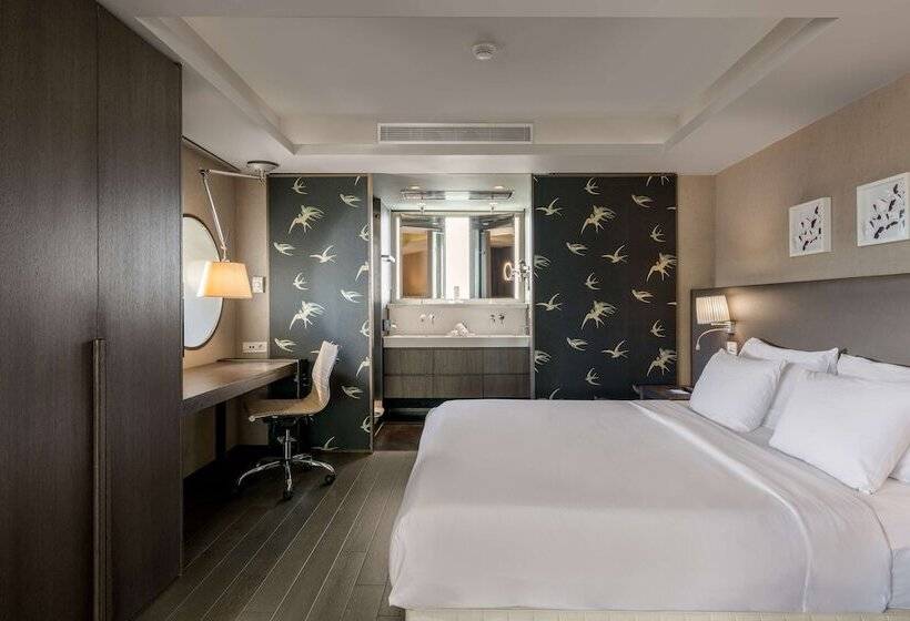 سوئیت با چشم‌انداز, Radisson Blu Park Hotel Athens