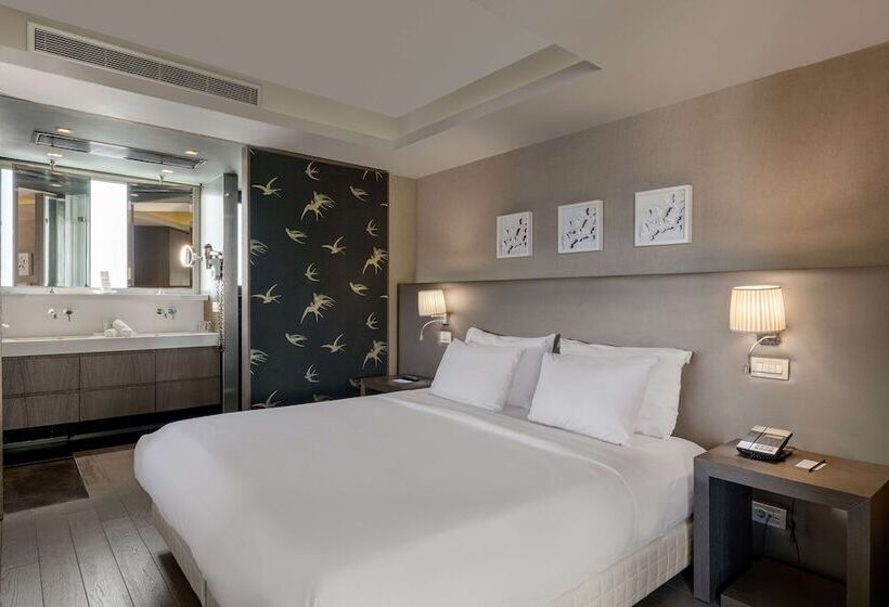 سوئیت با چشم‌انداز, Radisson Blu Park Hotel Athens