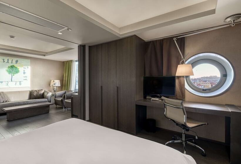 سوئیت با چشم‌انداز, Radisson Blu Park Hotel Athens
