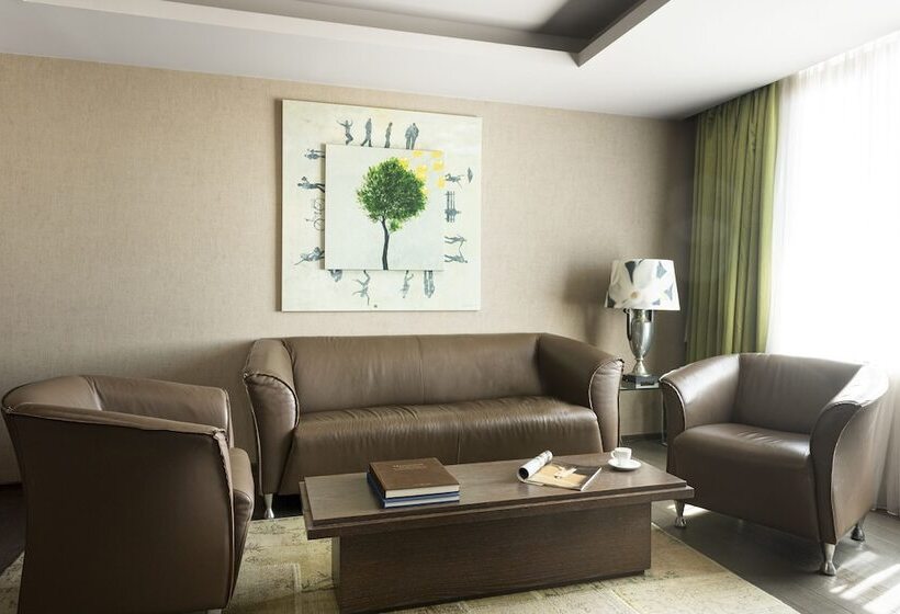 سوئیت با چشم‌انداز, Radisson Blu Park Hotel Athens