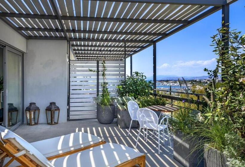 سوئیت مستر با چشم‌انداز دریا, Sea View