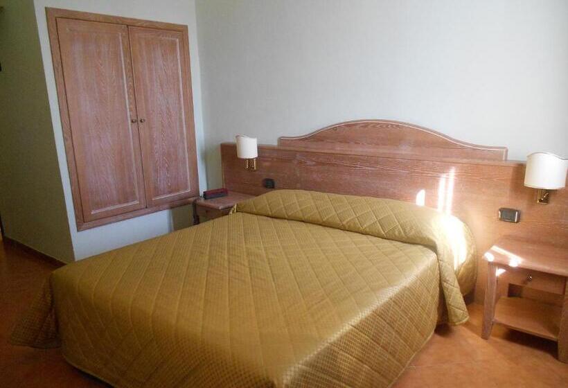 اتاق استاندارد سه نفره, Grand Hotel Pavone