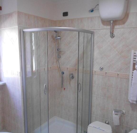 اتاق استاندارد چهار تخته, Grand Hotel Pavone