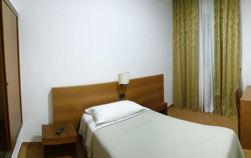 اتاق اکونومی یک تخته, Grand Hotel Pavone