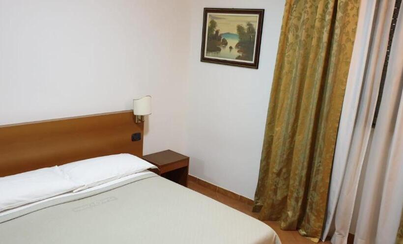 اتاق اکونومی, Grand Hotel Pavone