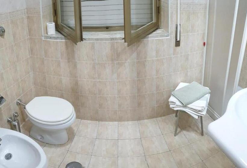 اتاق اکونومی, Grand Hotel Pavone