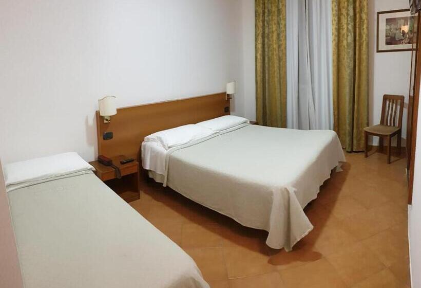 Economy Triple Room, Grand Hotel Pavone