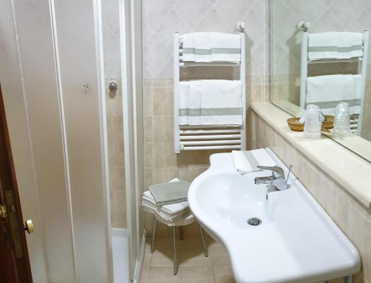 Economy Triple Room, Grand Hotel Pavone