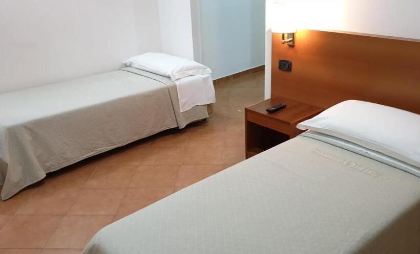 Economy Quadruple Room, Grand Hotel Pavone
