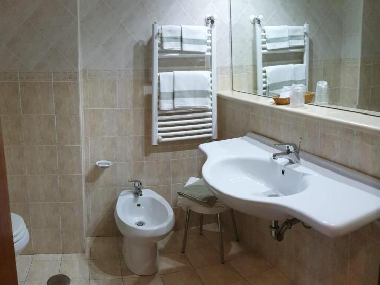 Economy Quadruple Room, Grand Hotel Pavone