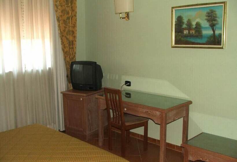 اتاق استاندارد سه نفره, Grand Hotel Pavone