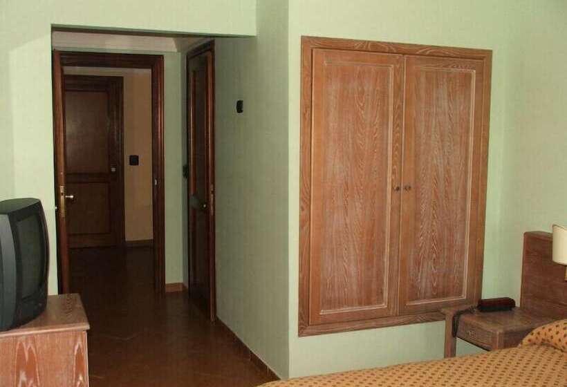 اتاق استاندارد سه نفره, Grand Hotel Pavone