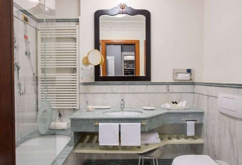 سوییت لوکس, Art Hotel Orologio