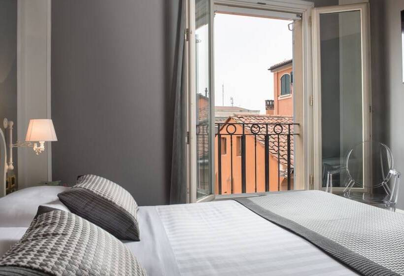 سوییت لوکس, Art Hotel Orologio