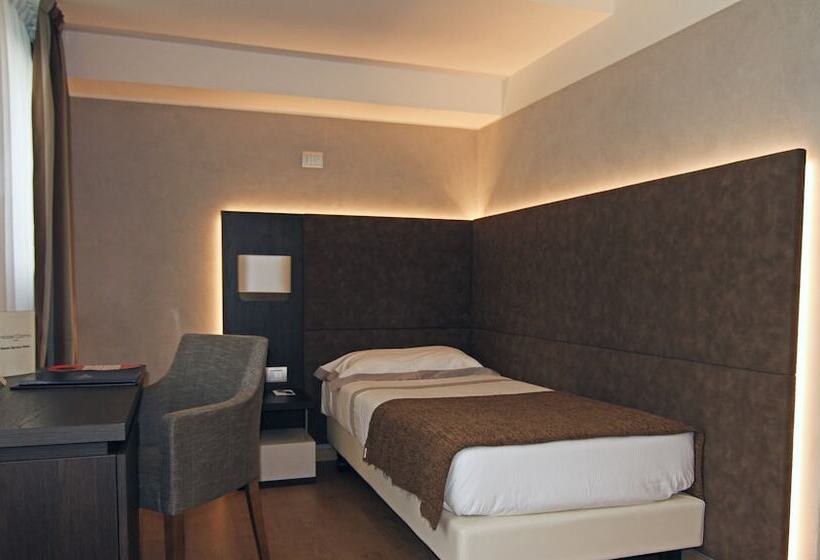 3-Bett-Standardzimmer, Como