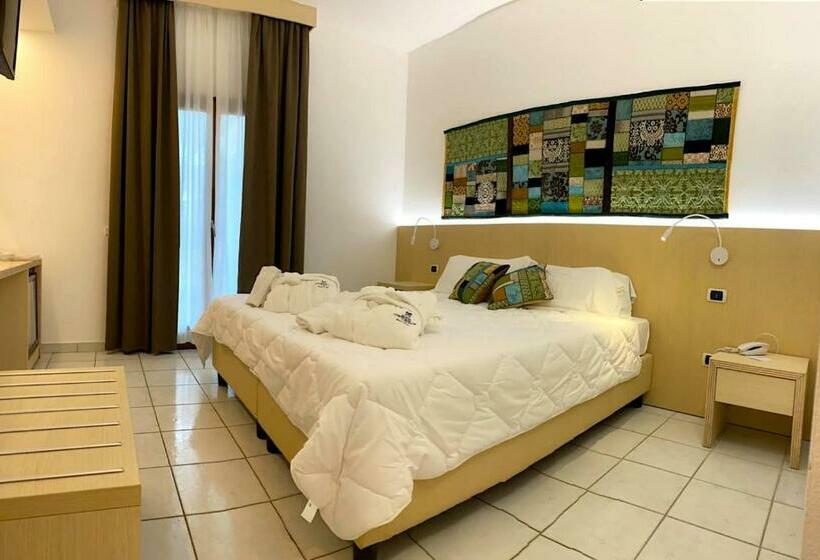 اتاق استاندارد, Corte Rosada
