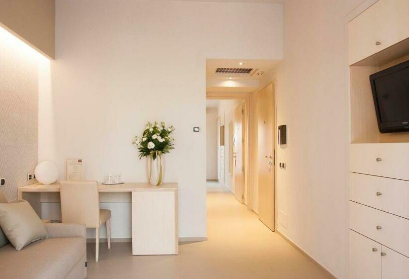 سوییت جونیور لوکس, Corte Rosada