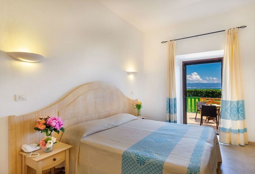 Upper Triple Room Sea View, Dei Pini