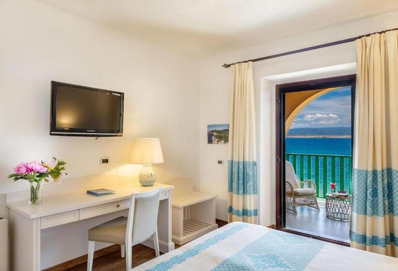 Triple Room Sea View, Dei Pini