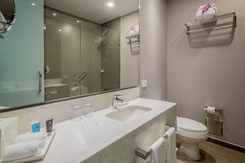 اتاق استاندارد با تخت بزرگ, Island Shangrila, Hong Kong