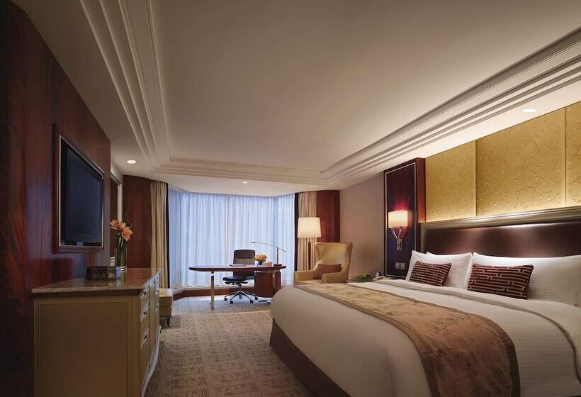 Deluxe Room with Views, Kowloon Shangrila, Hong Kong