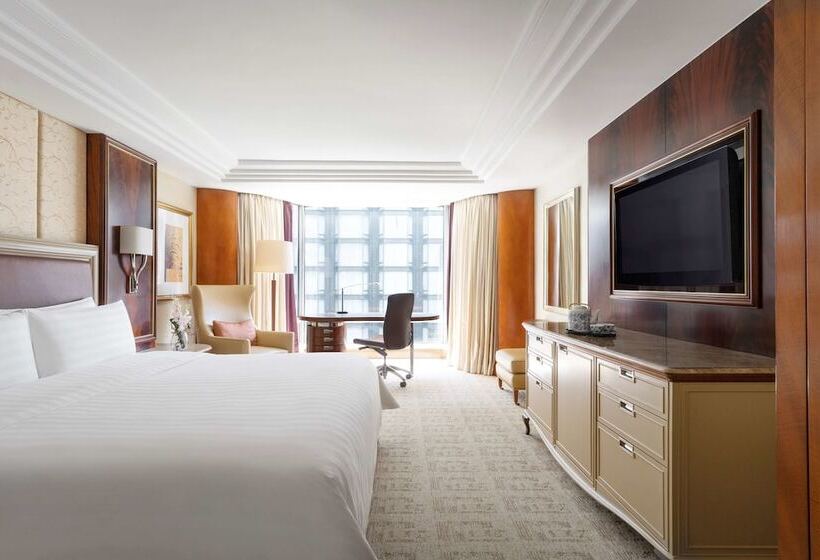 Deluxe Room with Views, Kowloon Shangrila, Hong Kong