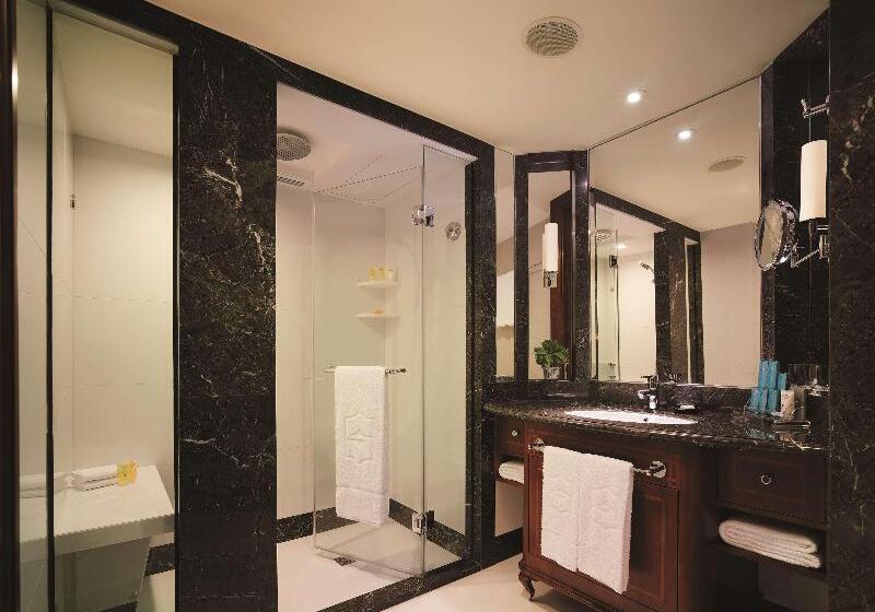اتاق لوکس با تخت بزرگ, Kowloon Shangrila, Hong Kong