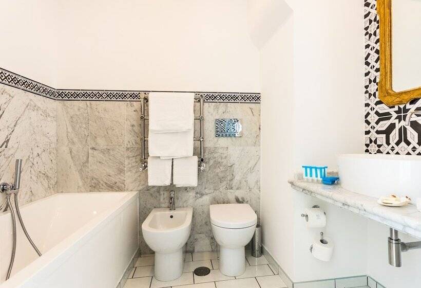 اتاق استاندارد با چشم‌انداز دریا, Marina Riviera